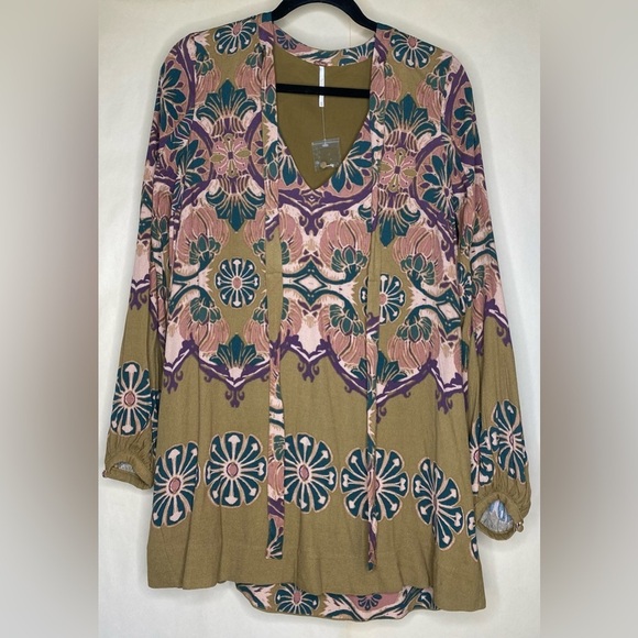 Free People Tops - Free People NWOT Boho Green Long Sleeve Oversized Tunic Sz XS